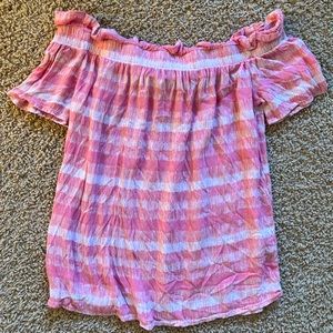 Off the shoulder Juicy Couture Top, mixed pink shades.